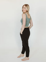 Ridge pant in black profile